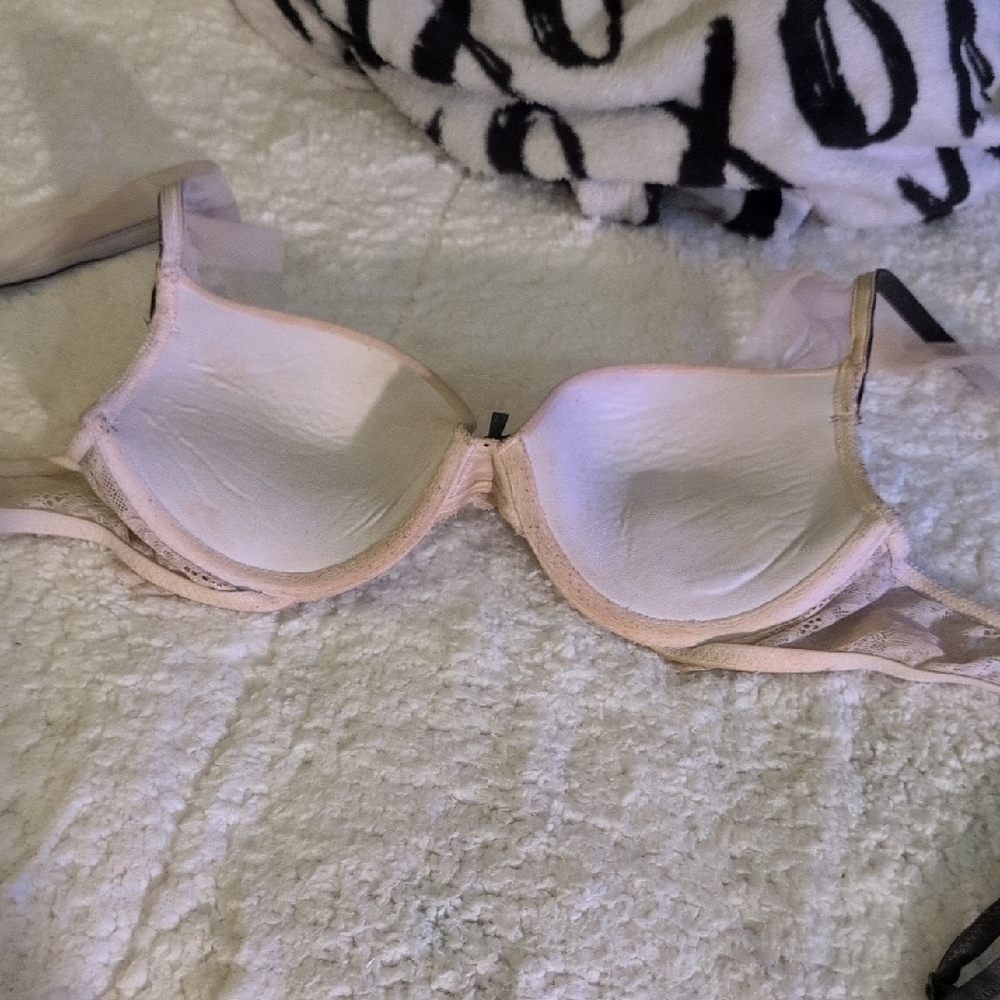 Victoria's Secret Cream Bra with Sequin Accents - Picture 3 of 4